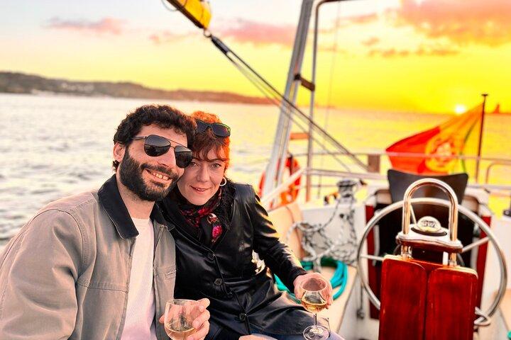 Romantic Sunset Sailing Experience in Lisbon
