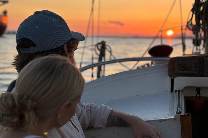 Romantic Sunset Sailing Experience in Lisbon