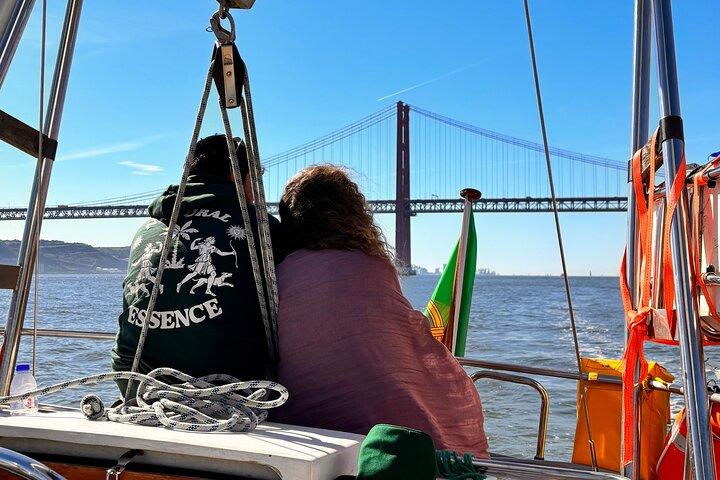 Romantic Sunset Sailing Experience in Lisbon