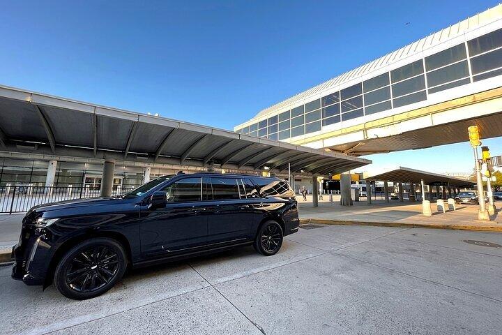 EWR, LGA, JFK Private Airport Transfer in NYC with SUV or Sedan