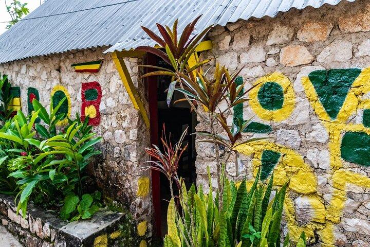 Bob Marley Nine Miles, sightseeing and local food and fruit stop
