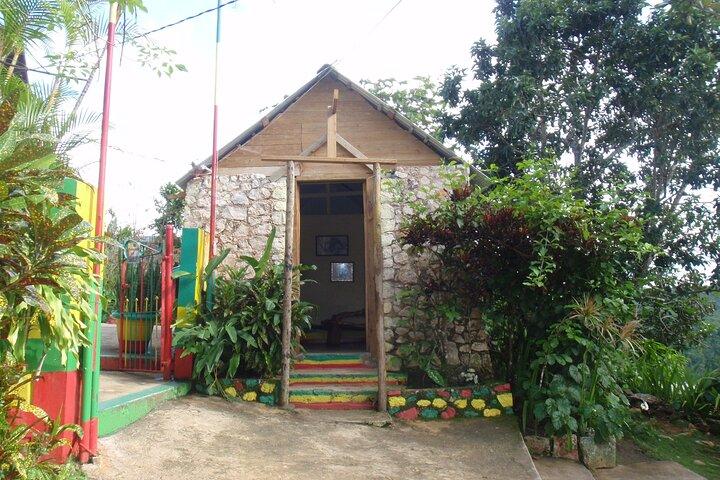 Bob Marley Nine Miles, sightseeing and local food and fruit stop