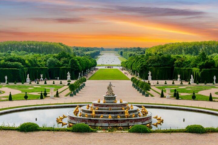 Versailles Small Group Guided Tour by Minibus from Paris