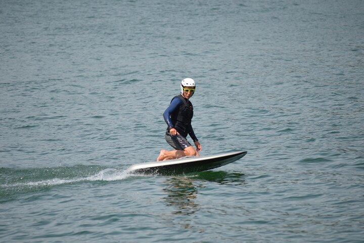 E-foil surf lesson on Lake Como with Aperitivo