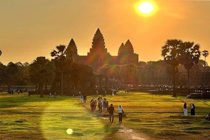 Private Angkor Temples Walking Tour With Guide