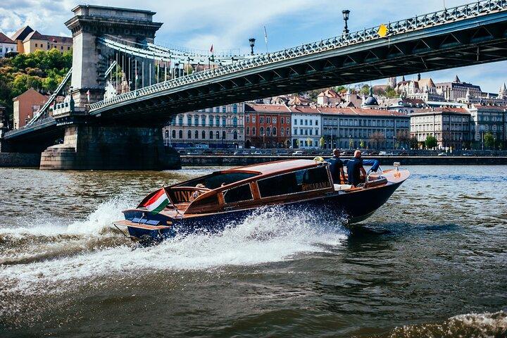 Private Danube Sightseeing Cruise in Budapest