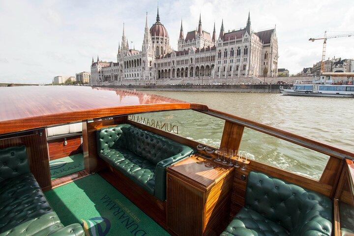 Private Danube Sightseeing Cruise in Budapest