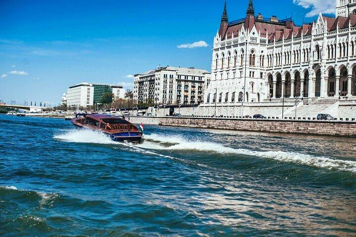 Private Danube Sightseeing Cruise in Budapest