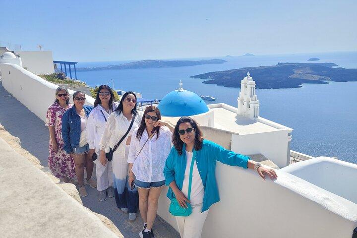 Santorini Private Sightseeing Tour – 6 Hours with Local Guide