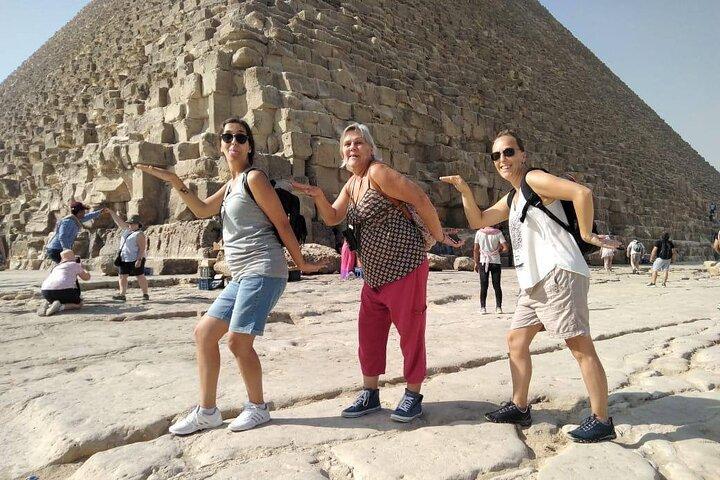 Private Half Day Giza Pyramids Tour with camel & Lunch