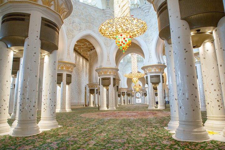 From Dubai: Abu Dhabi Grand Mosque, Palace. Souk, Etihad & Louvre