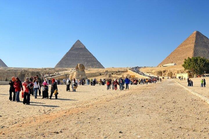Full Day Tour to Giza Pyramids and Sphinx and Egyptian Museum
