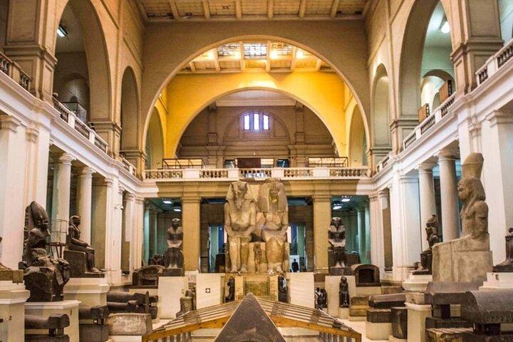 Full Day Tour to Giza Pyramids and Sphinx and Egyptian Museum