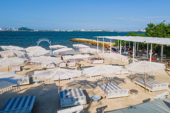 Spending time in Cartagena – Lunch and Cocktail at Club Kabanna