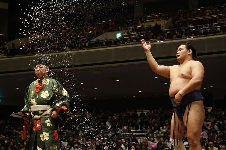 Nagoya: Grand Sumo Tournament Ticket & Guided Experience