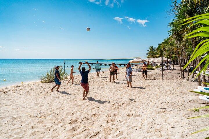 Cozumel: Day Pass Access at KUZÁ Beach Club Experiences