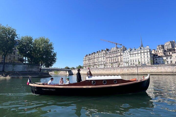 Paris Private Boat Tour with Champagne