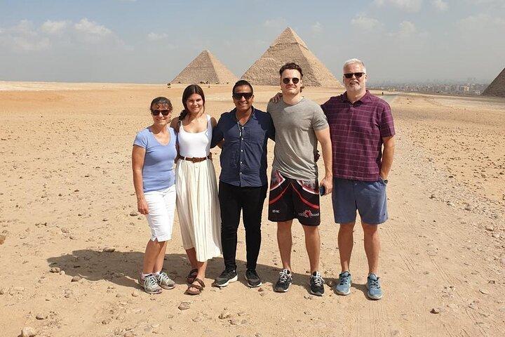 Private Pyramids & GEM Tour with Local Koshary Lunch