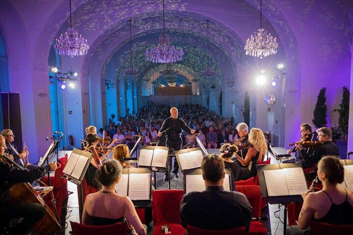 Exclusive Evening at Schönbrunn Palace: After-Hours Audiotour, Dinner, Concert