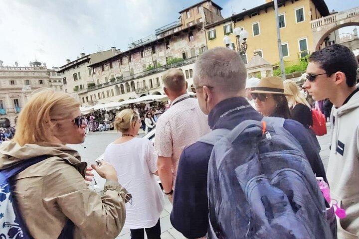 Verona Must-See Sites: Guided Walking City Tour with local Expert