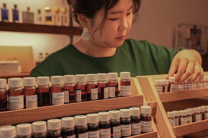 Bespoke Fragrance Creation: A Private Session at Scentwiki