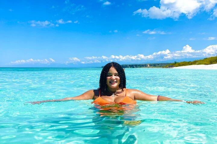 Bay of Eagles VIP : Full Day to Paradise From Santo Domingo
