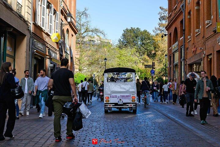 Toulouse Tour in Electric Tuk Tuk