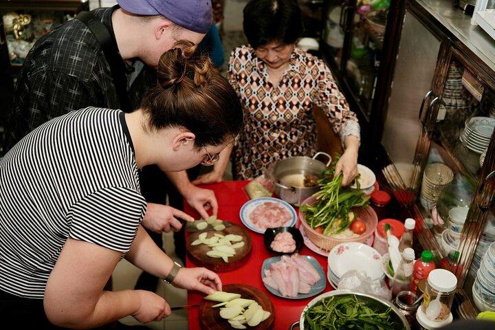 Local Cooking Class At Auntie's Home