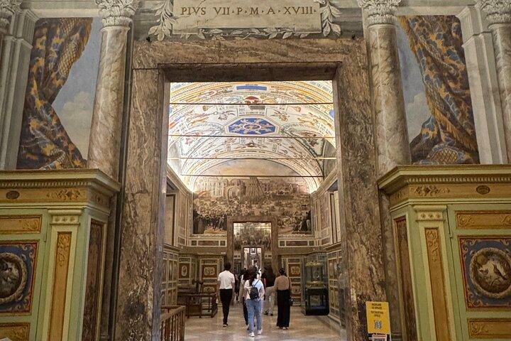 Vatican City Guided Tour With reserved Entrance