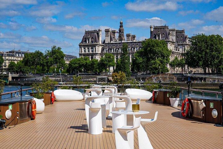 Unlimited brunch cruise on the Seine
