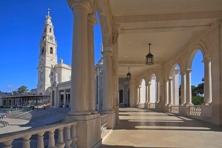 Fátima and Silver Coast Wonders: Small Group Tour from Lisbon