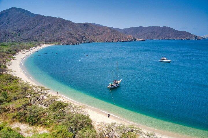 Sail to Tayrona Park with Lunch, Snorkeling and Paddle
