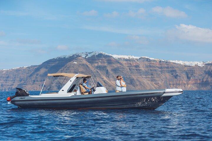 Private boat tour along the coastline of Santorini and volcano