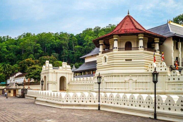 Kandy City Sightseeing Tour by Tuk Tuk