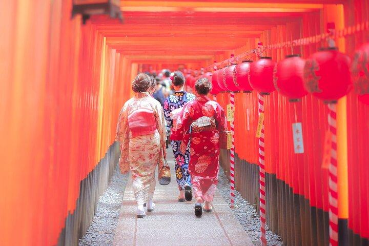 Kyoto: Early Morning Guided Tour to Fushimi Inari
