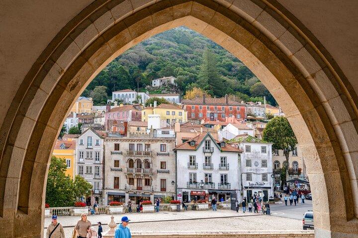 Small Group Tour: Sintra, Pena Palace, Cape Roca & Cascais