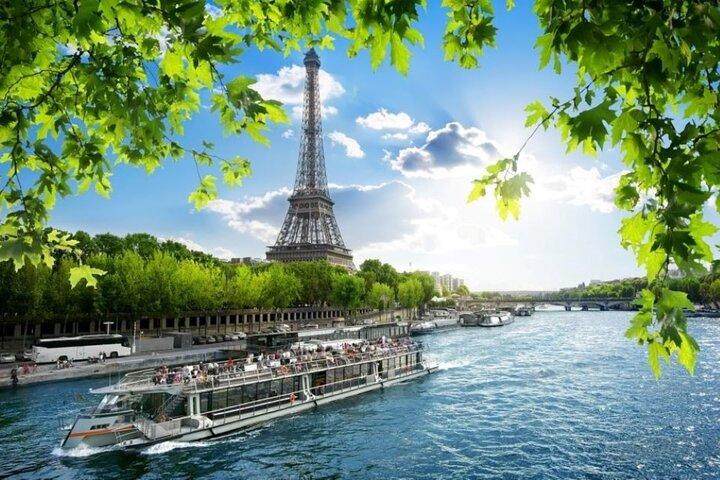 Seine River Cruise Tour and Optional Macaron Tasting