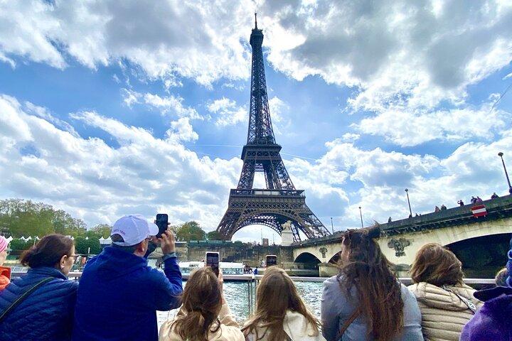 Guided Paris Day Trip from London by Train with Seine Cruise