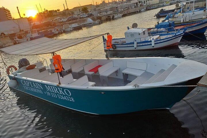 Syracuse Ortigia and Sea Caves Boat Tour with Captain Mirko
