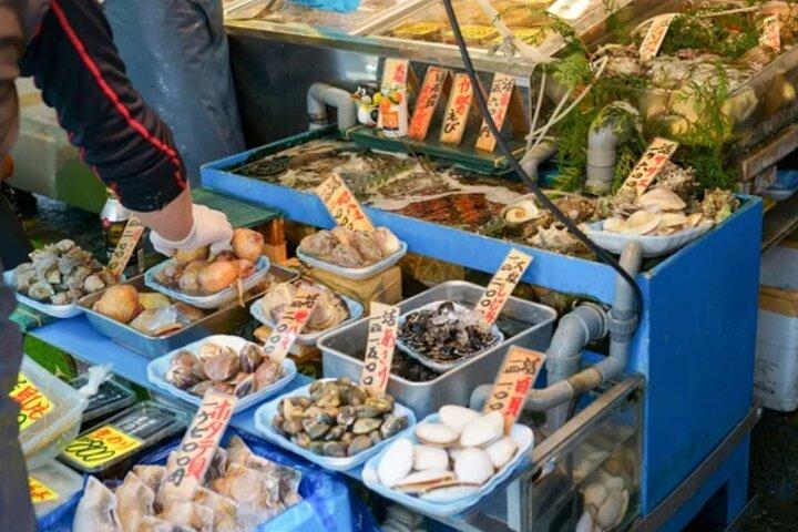 Private Tsukiji Outer Market Tour: Temple, Tastes & Matcha Tea