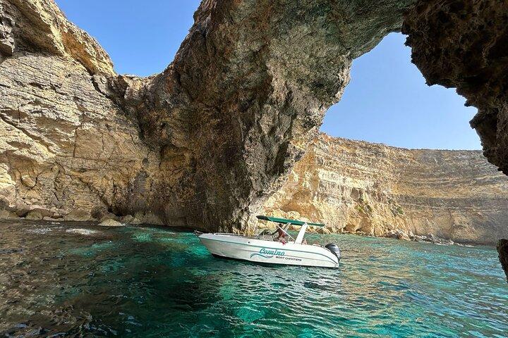 Malta: Private Boat Trip to Comino, Blue Lagoon & Gozo