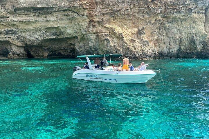 Malta: Private Boat Trip to Comino, Blue Lagoon & Gozo