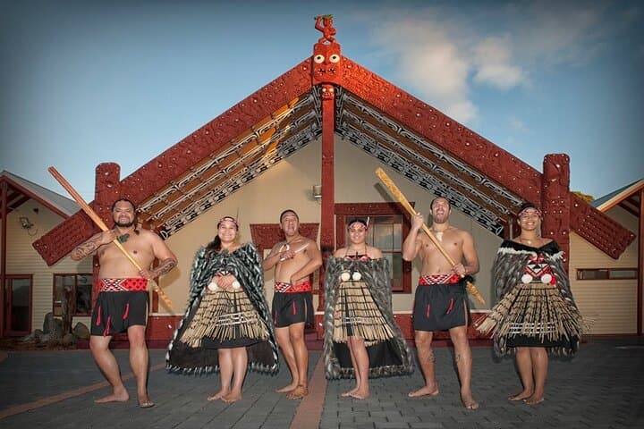 Auckland: Wai-O-Tapu, Polynesian Spa & Maori Haka Day Tour