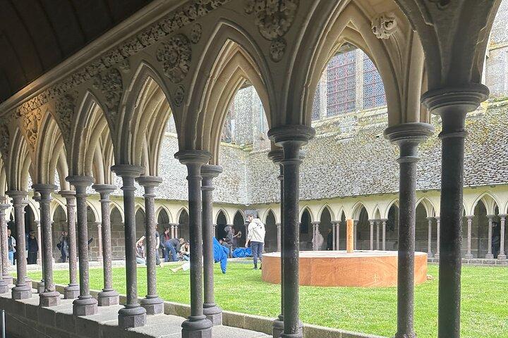 Small Group Mont Saint Michel and D-Day tour by Mini-van