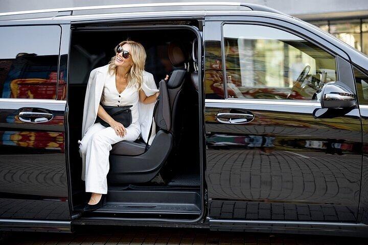 Private Transfer from Schiphol Airport to Amsterdam