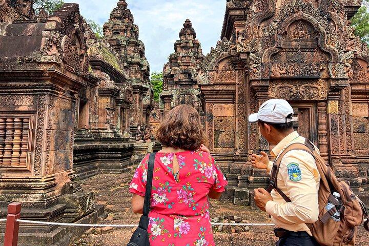 Banteay Srei Tour with Kulen Mountain and Picnic Lunch