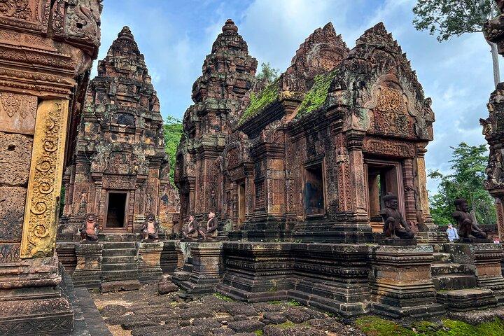 Banteay Srei Tour with Kulen Mountain and Picnic Lunch