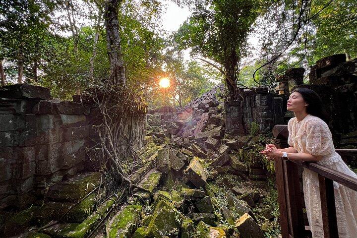 Siem Reap: Kulen Mountain with Beng Mealea and Banteay Srei Tour