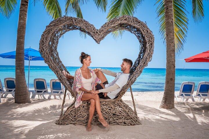 Cozumel: Day Pass Access at KUZÁ Beach Club Experiences