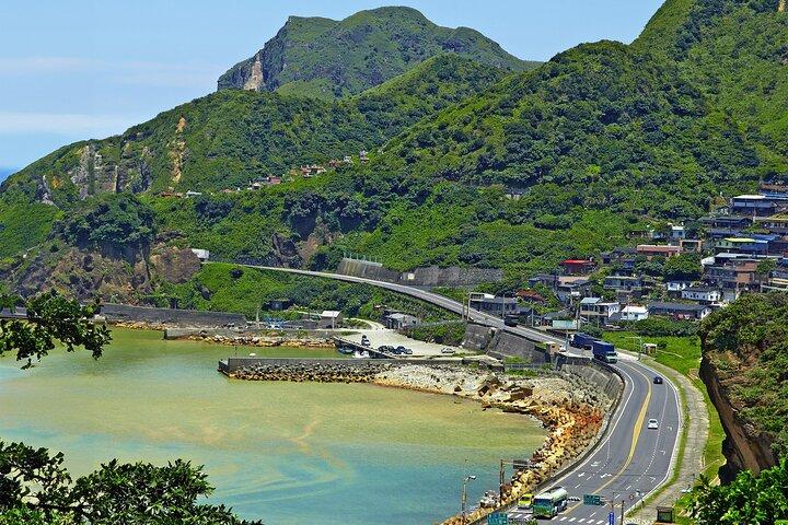 Keelung Shore Excursion: Private 6H Natural Wonder & Seafood Tour
